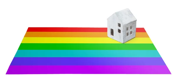 フラグ - 虹の旗上の小さな家 — ストック写真