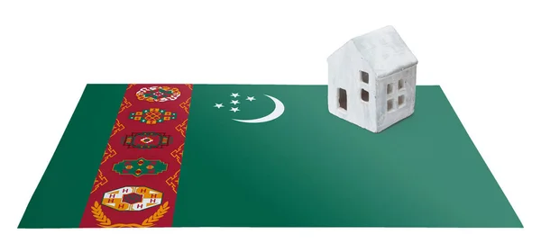 Pequeña casa en una bandera - Turkmenistán —  Fotos de Stock
