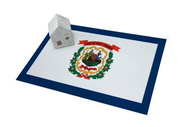Bir bayrak - West Virginia üzerinde küçük ev