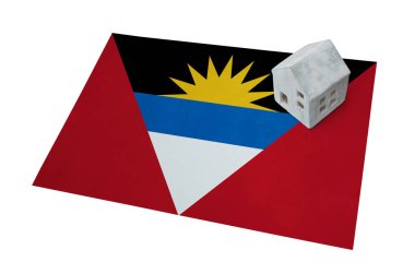 Bir bayrak - Antigua ve Barbuda üzerinde küçük ev