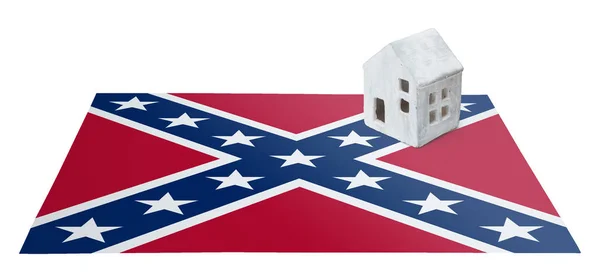 Kleines Haus auf Fahne - Konföderiertenflagge — Stockfoto