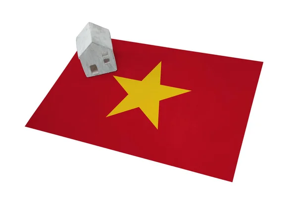 Piccola casa su una bandiera - Vietnam — Foto Stock