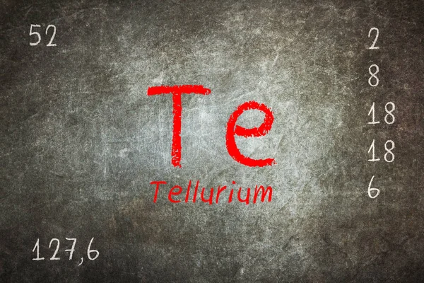 Papan tulis terisolasi dengan tabel periodik, Tellurium — Stok Foto