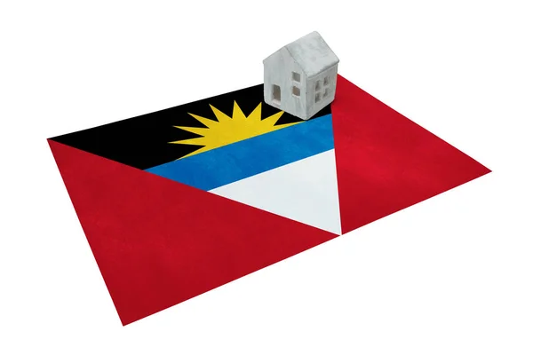 Маленький дом на флаге - Антигуа и Барбуда — стоковое фото