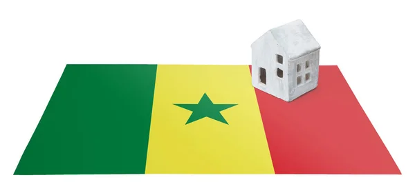 Bir bayrak - Senegal üzerinde küçük ev — Stok fotoğraf