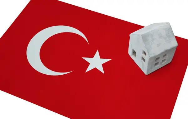 Piccola casa su una bandiera - Turchia — Foto Stock