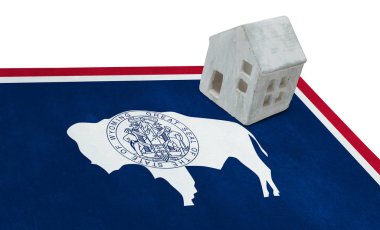 Bir bayrak - Wyoming üzerinde küçük ev