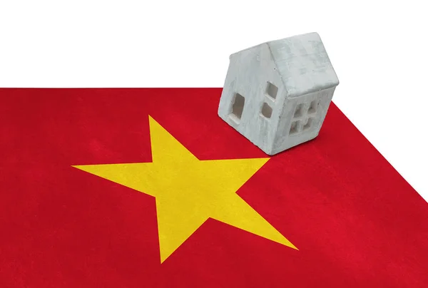 Piccola casa su una bandiera - Vietnam — Foto Stock