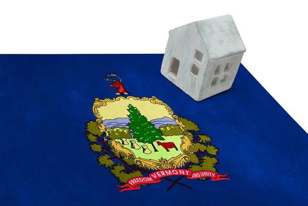 La casa pequeña sobre la bandera - Vermont —  Fotos de Stock