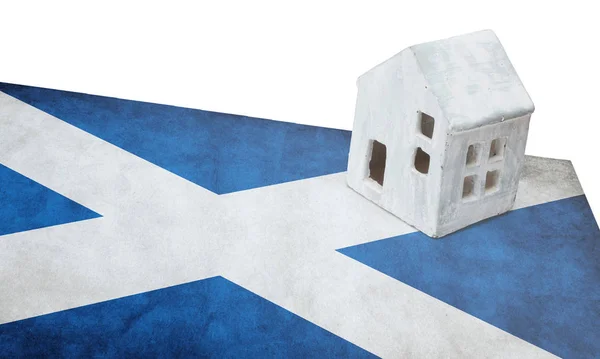 Bir bayrak - İskoçya üzerinde küçük ev — Stok fotoğraf