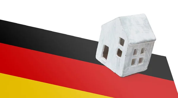 Bir bayrak - Almanya üzerinde küçük ev — Stok fotoğraf