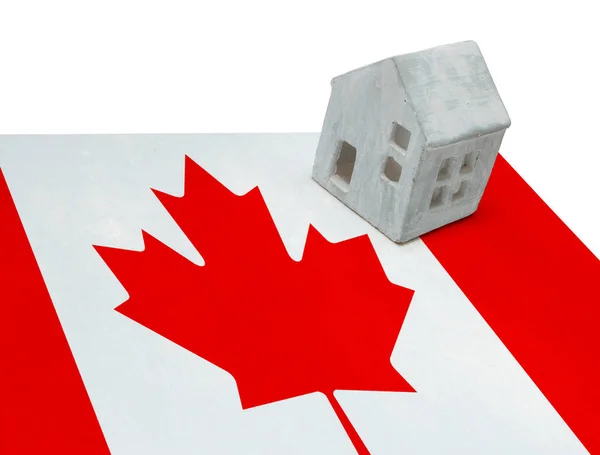 Häuschen auf einer Fahne - Kanada — Stockfoto