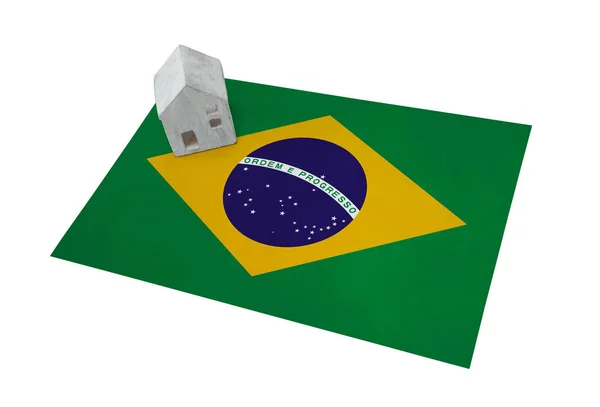 Casa pequena em uma bandeira - Brasil — Fotografia de Stock