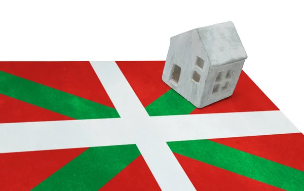 Petite maison sur un drapeau - Pays Basque — Photo