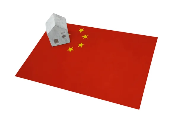 Маленький дом на флаге - Китай — стоковое фото