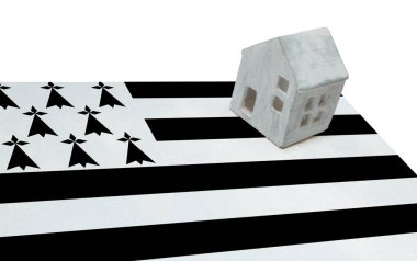 Bir bayrak - Brittany üzerinde küçük ev