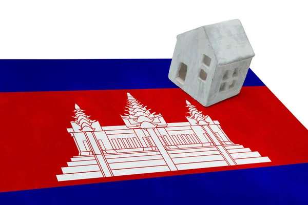 Pequena casa em uma bandeira - Camboja — Fotografia de Stock