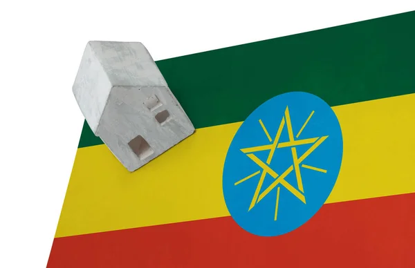 Pequena casa em uma bandeira - Etiópia — Fotografia de Stock