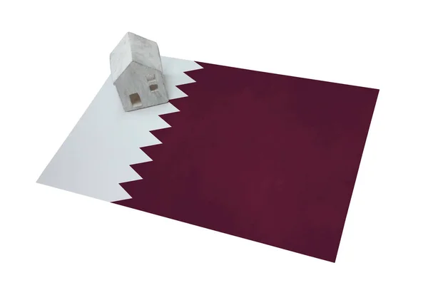 Pequeña casa en una bandera - Qatar — Foto de Stock