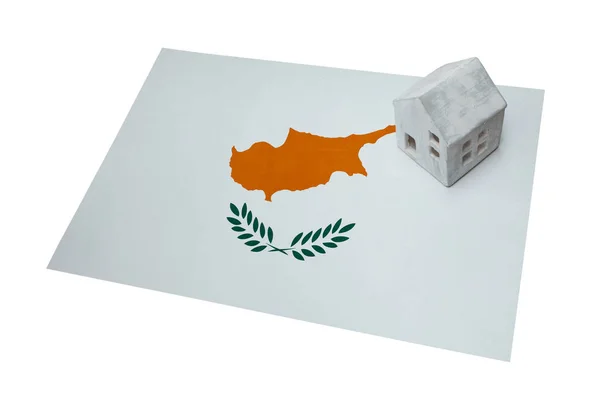 Mały dom na flagę - Cypr — Zdjęcie stockowe