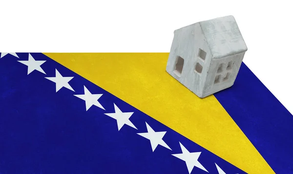 Litet hus på en flagga - Bosnien Hercegovina — Stockfoto