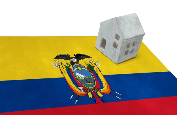 Pequena casa em uma bandeira - Equador — Fotografia de Stock