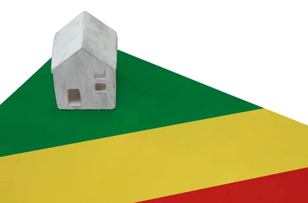 Pequena casa em uma bandeira - Congo — Fotografia de Stock