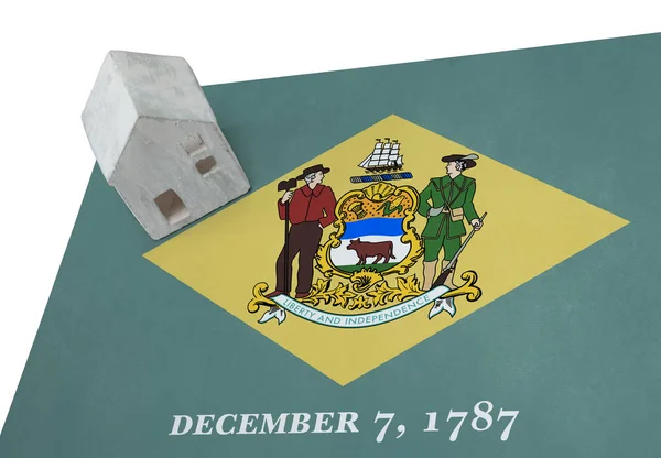 Bir bayrak - Delaware üzerinde küçük ev — Stok fotoğraf