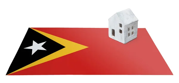 Häuschen auf Fahne - Osttimor — Stockfoto