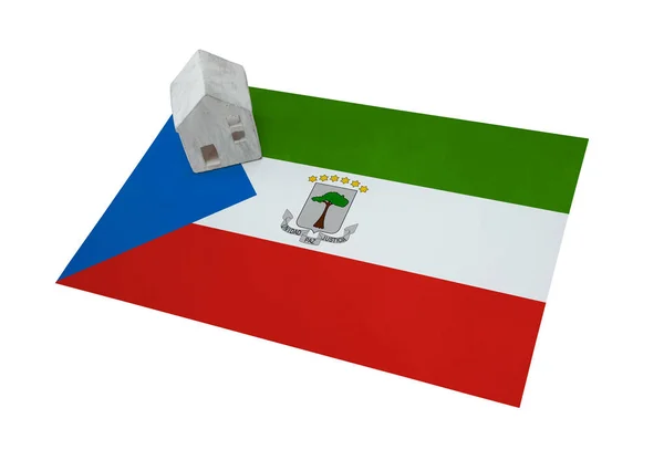 Huisje op een vlag - Equatoriaal-Guinea — Stockfoto