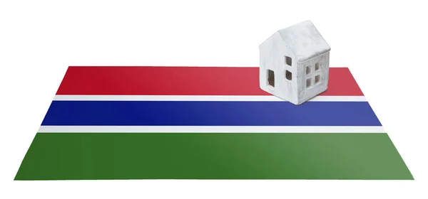 Kleines Haus auf einer Fahne - Gambia — Stockfoto