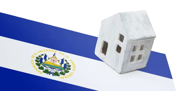 Pequeña casa en una bandera - El Salvador —  Fotos de Stock