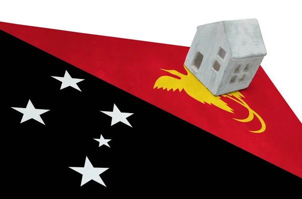 Pequena casa em uma bandeira - Papua Nova Guiné — Fotografia de Stock