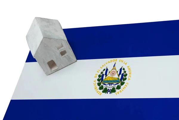 Casa pequena em uma bandeira - El Salvador — Fotografia de Stock