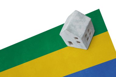 Bir bayrak - Gabon üzerinde küçük ev