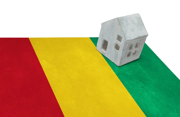 Petite maison sur drapeau - Guinée — Photo