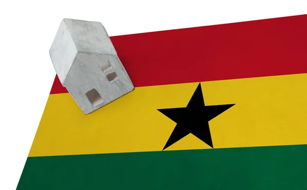 Petite maison sur un drapeau - Ghana — Photo