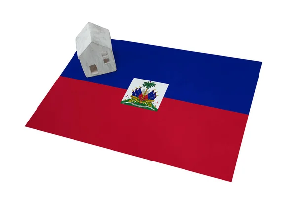Pequeña casa en una bandera - Haití —  Fotos de Stock