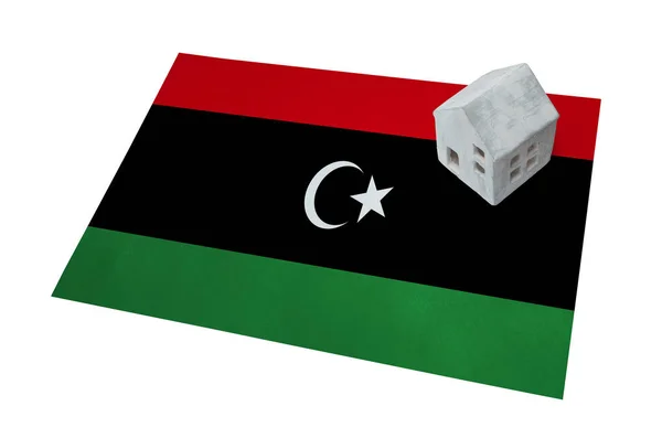 在国旗-利比亚上的小房子 — 图库照片