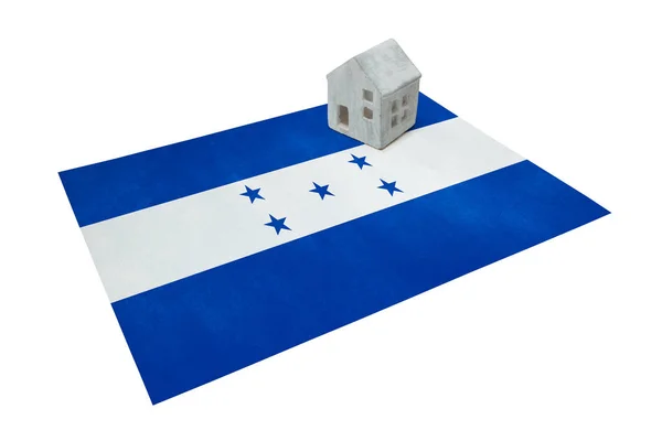 Pequena casa em uma bandeira - Honduras — Fotografia de Stock