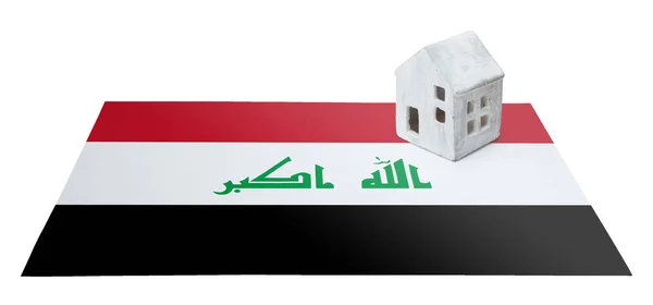 Litet hus på en flagga - Irak — Stockfoto