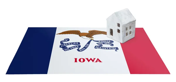 Маленький дом на флаге - Айова — стоковое фото