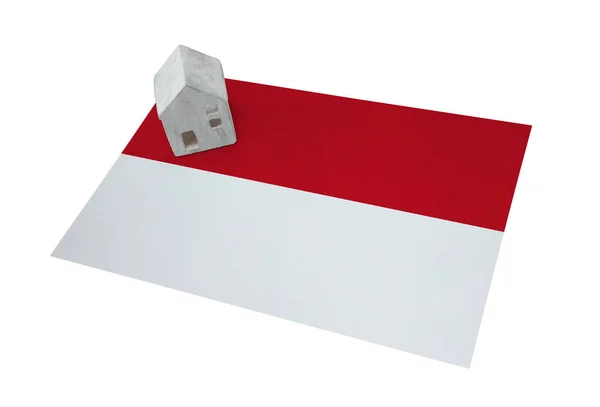 Bir bayrak - Endonezya üzerinde küçük ev — Stok fotoğraf