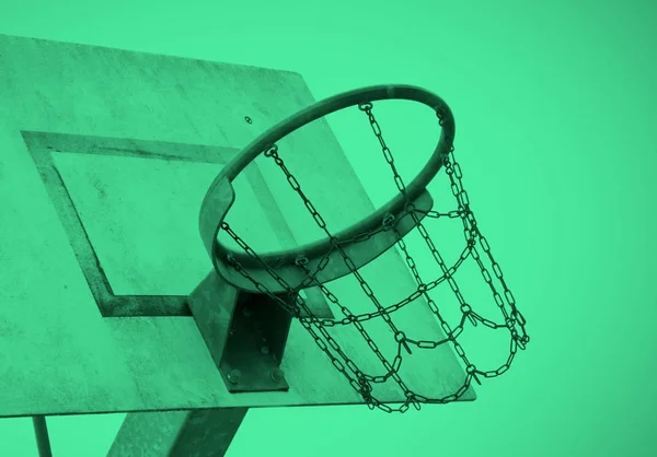 Basketplanen i ett gammalt fängelse, grön — Stockfoto