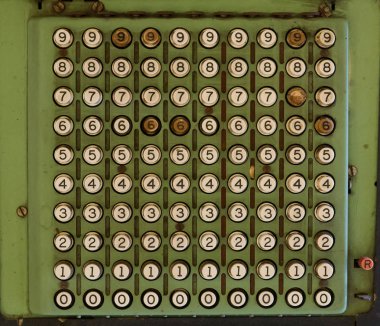 Numaraları ile eski makine