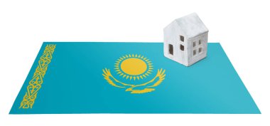 Bir bayrak - Kazakistan üzerinde küçük ev
