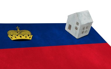 Bir bayrak - Liechtenstein üzerinde küçük ev