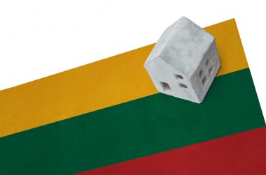 Bir bayrak - Litvanya üzerinde küçük ev