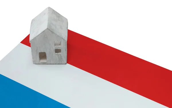 Litet hus på en flagga - Luxemburg — Stockfoto
