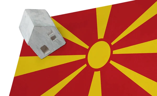 Piccola casa su una bandiera - Macedonia — Foto Stock